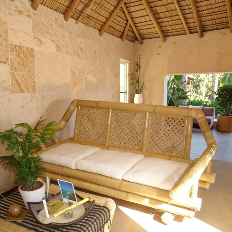 Canapé 3 places en bambou naturel pour intérieur et extérieur Canapé 3 places en bambou naturel avec assise confortable, idéal pour terrasse, jardin ou salon.